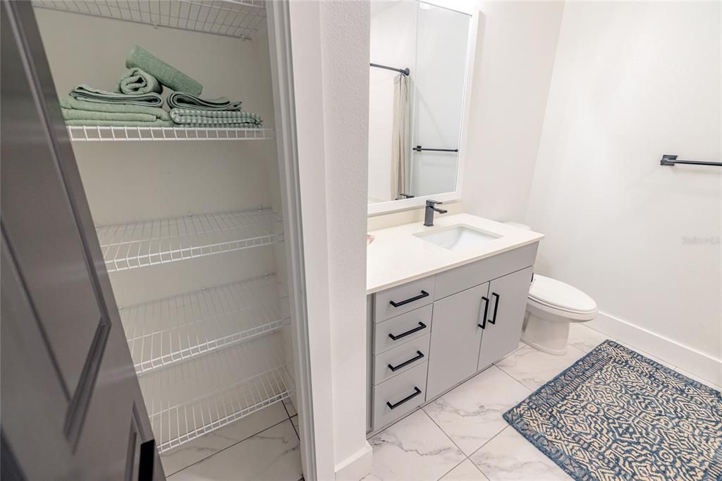 For Rent: $2,413 (2 beds, 2 baths, 1294 Square Feet)