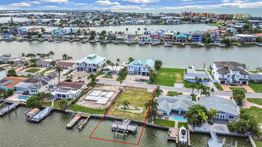 На продажу: $825,000 (0.15 acres)