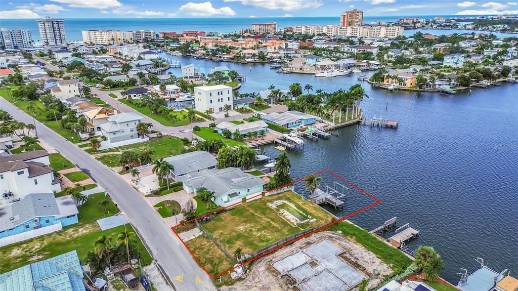 На продажу: $825,000 (0.15 acres)
