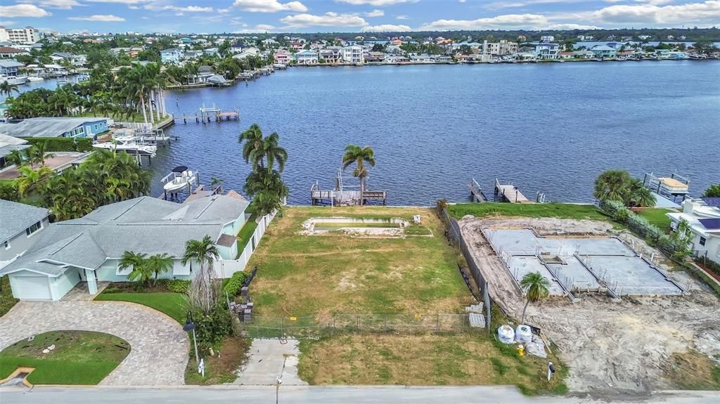 На продажу: $825,000 (0.15 acres)