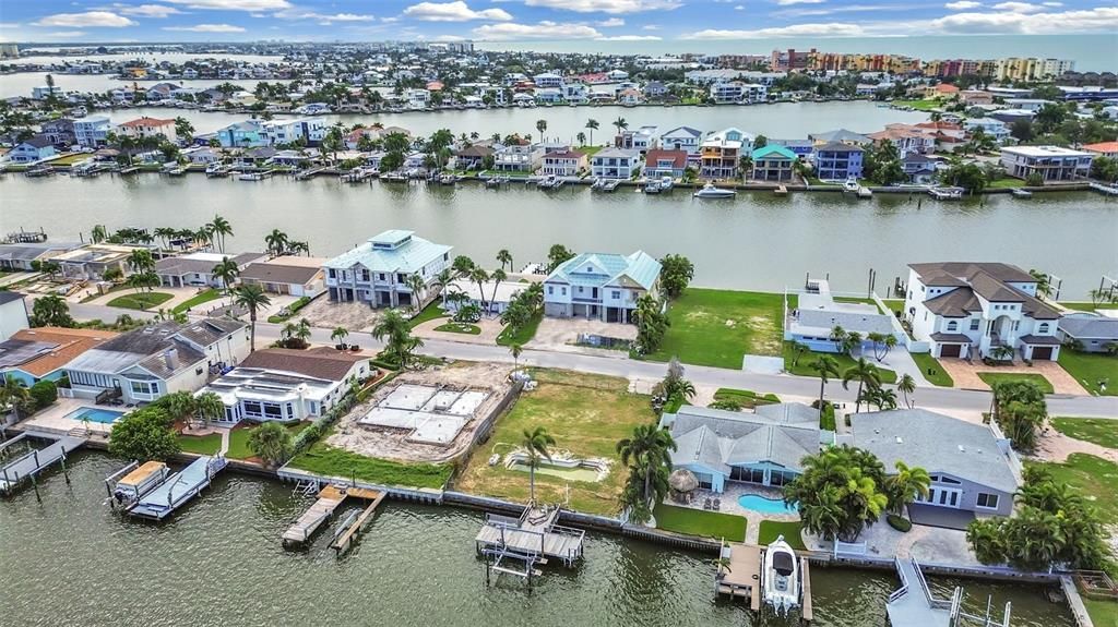 На продажу: $825,000 (0.15 acres)