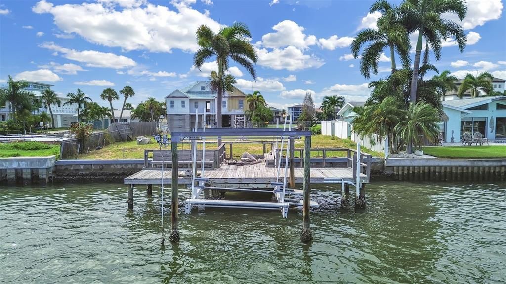 На продажу: $825,000 (0.15 acres)