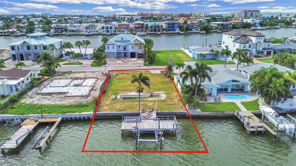 На продажу: $825,000 (0.15 acres)