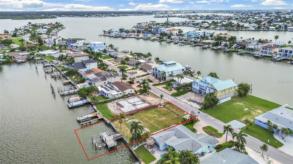 На продажу: $825,000 (0.15 acres)
