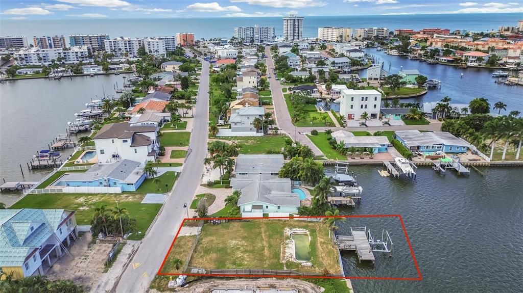 На продажу: $825,000 (0.15 acres)