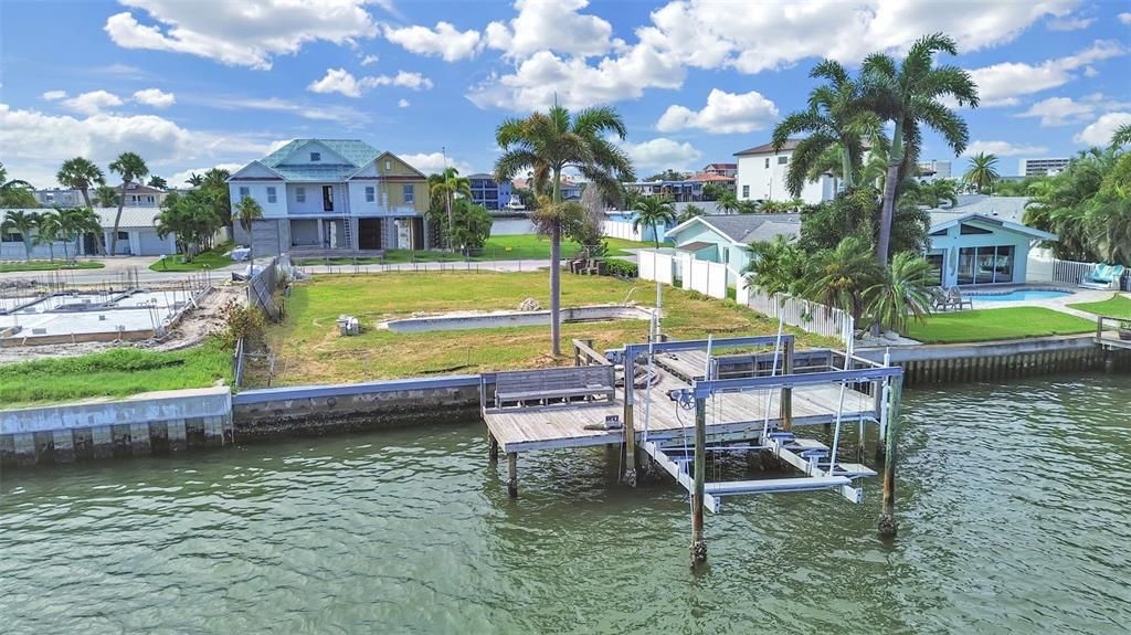 На продажу: $825,000 (0.15 acres)