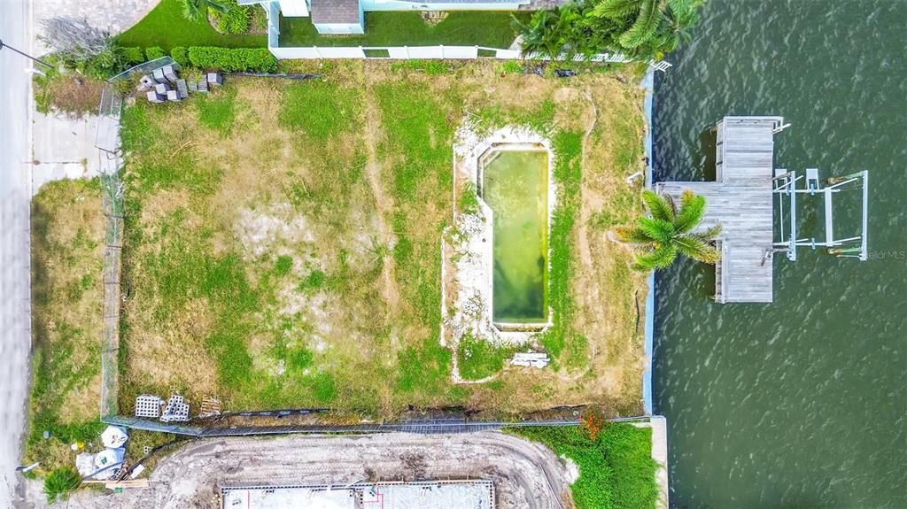 На продажу: $825,000 (0.15 acres)