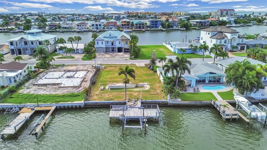 На продажу: $825,000 (0.15 acres)