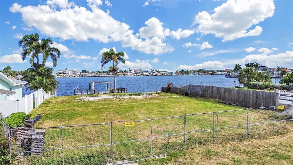 На продажу: $825,000 (0.15 acres)