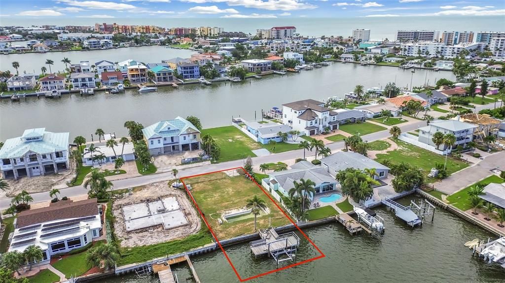 На продажу: $825,000 (0.15 acres)