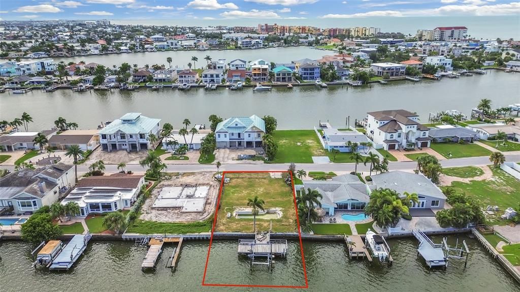На продажу: $825,000 (0.15 acres)