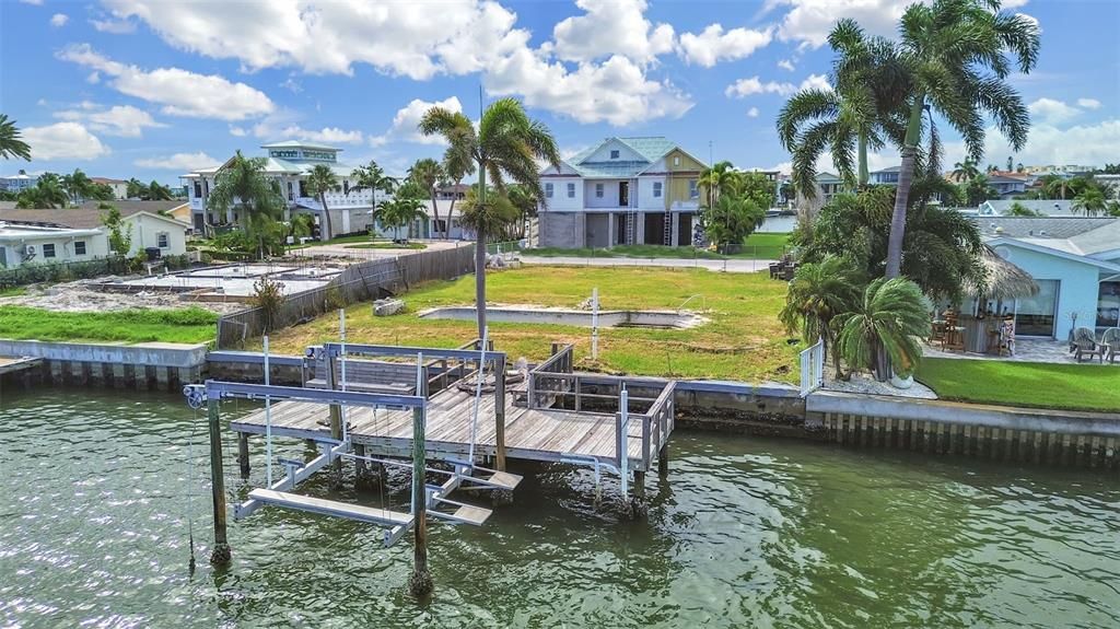 На продажу: $825,000 (0.15 acres)
