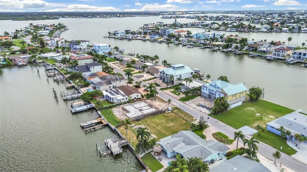 На продажу: $825,000 (0.15 acres)