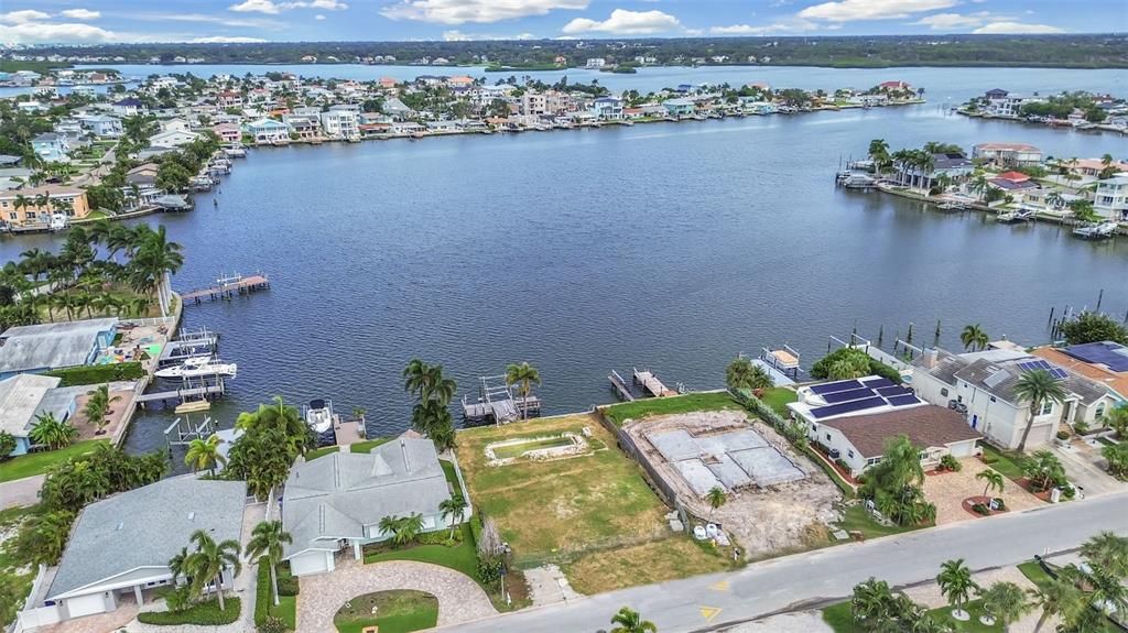 На продажу: $825,000 (0.15 acres)