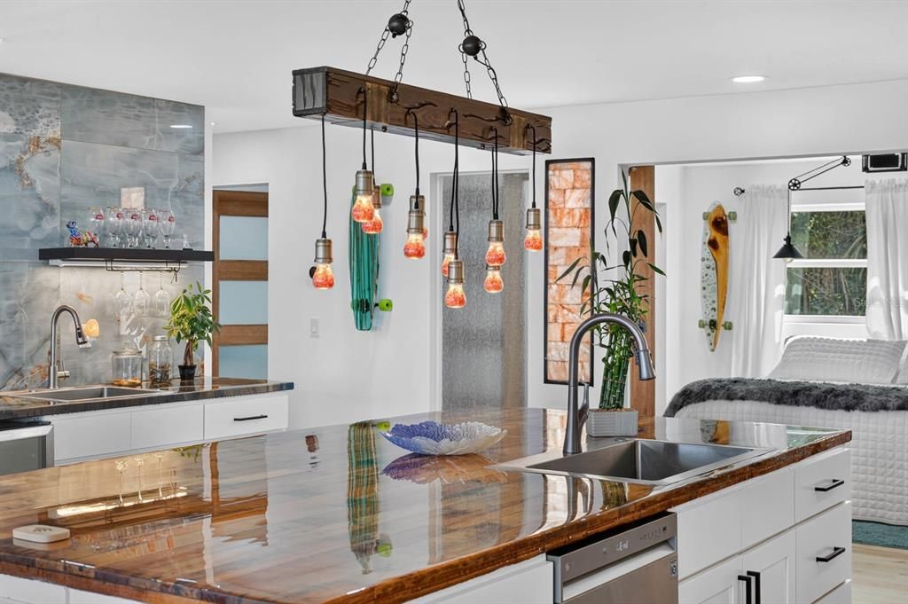 For Sale: $874,000 (3 beds, 3 baths, 2250 Square Feet)