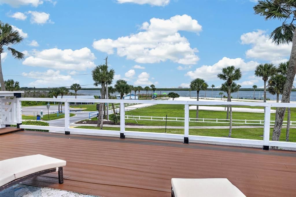 For Sale: $874,000 (3 beds, 3 baths, 2250 Square Feet)