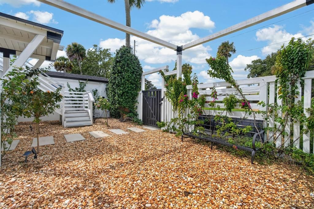 For Sale: $874,000 (3 beds, 3 baths, 2250 Square Feet)