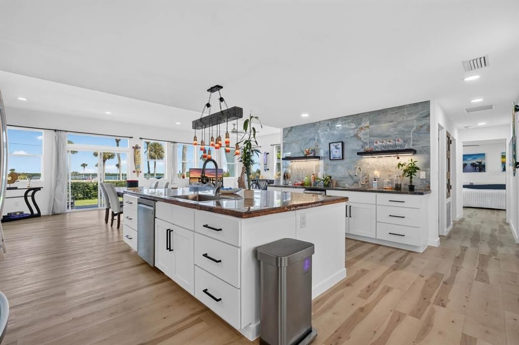 For Sale: $874,000 (3 beds, 3 baths, 2250 Square Feet)