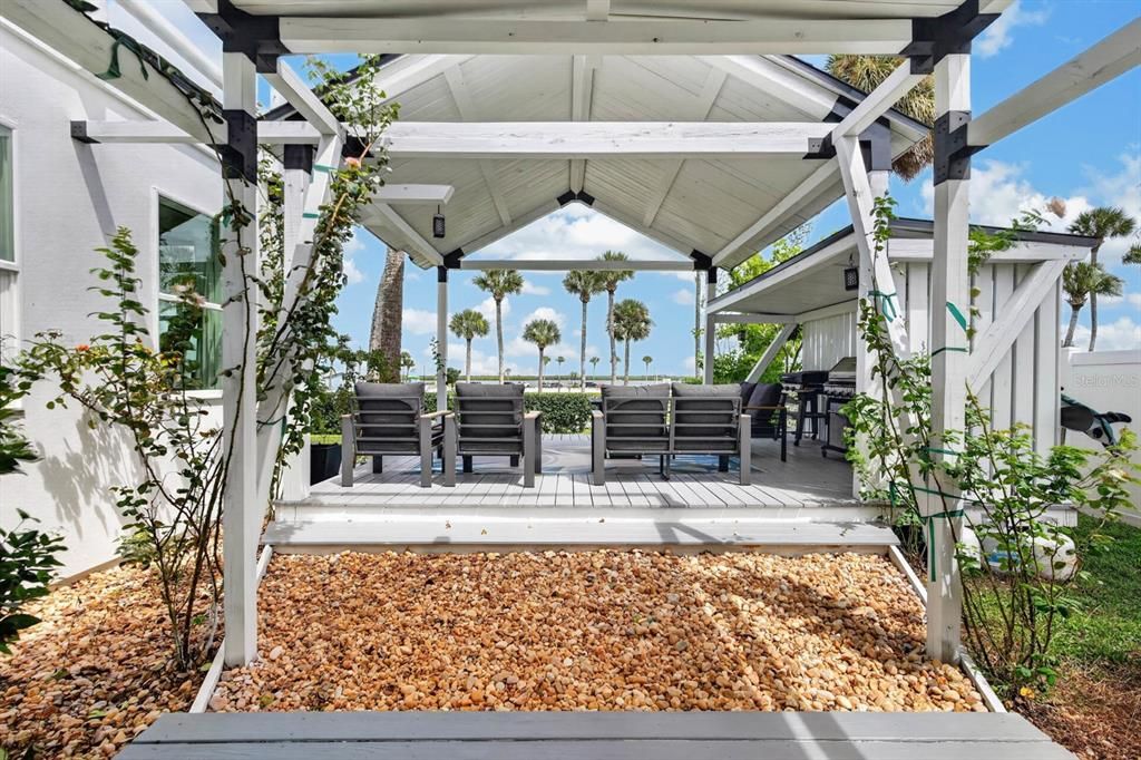 For Sale: $874,000 (3 beds, 3 baths, 2250 Square Feet)