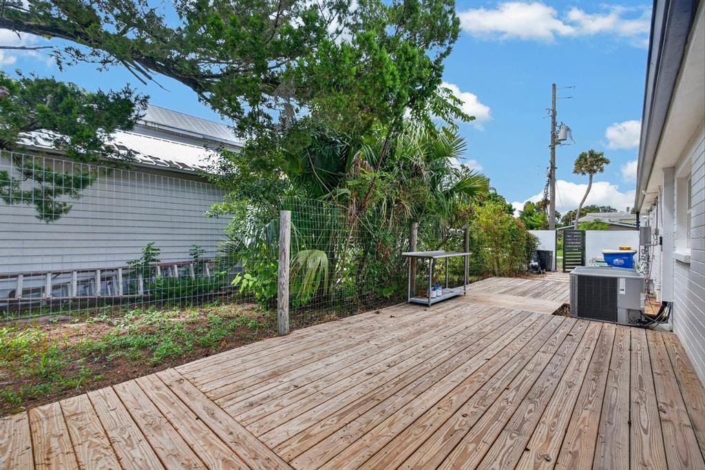 For Sale: $874,000 (3 beds, 3 baths, 2250 Square Feet)
