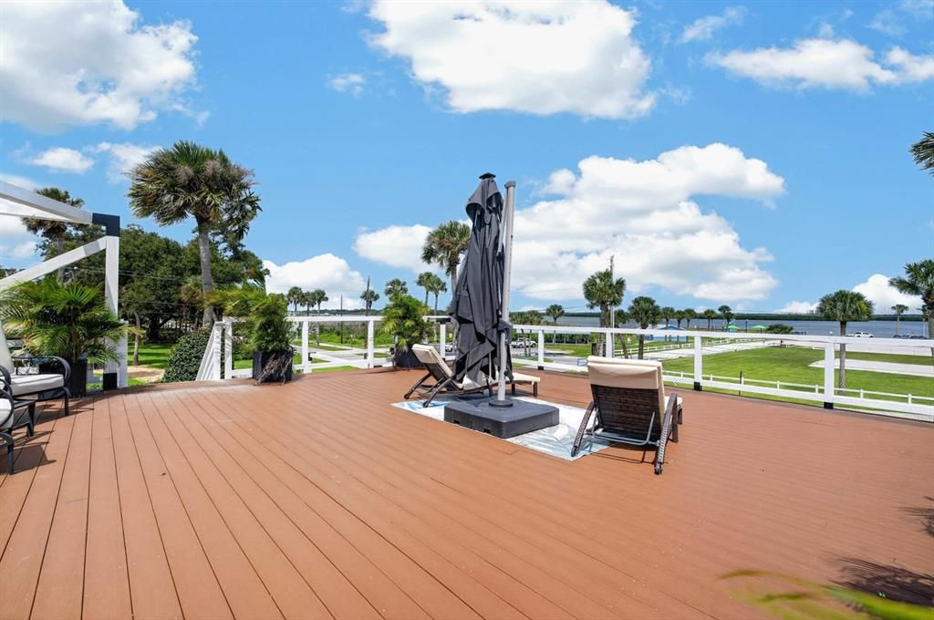 For Sale: $874,000 (3 beds, 3 baths, 2250 Square Feet)