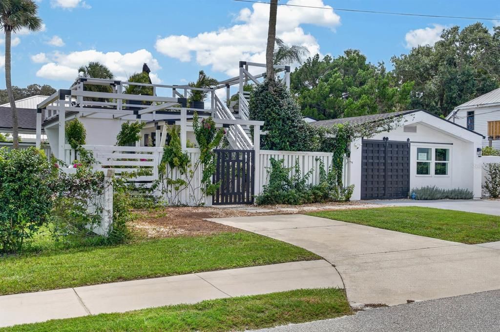 For Sale: $874,000 (3 beds, 3 baths, 2250 Square Feet)