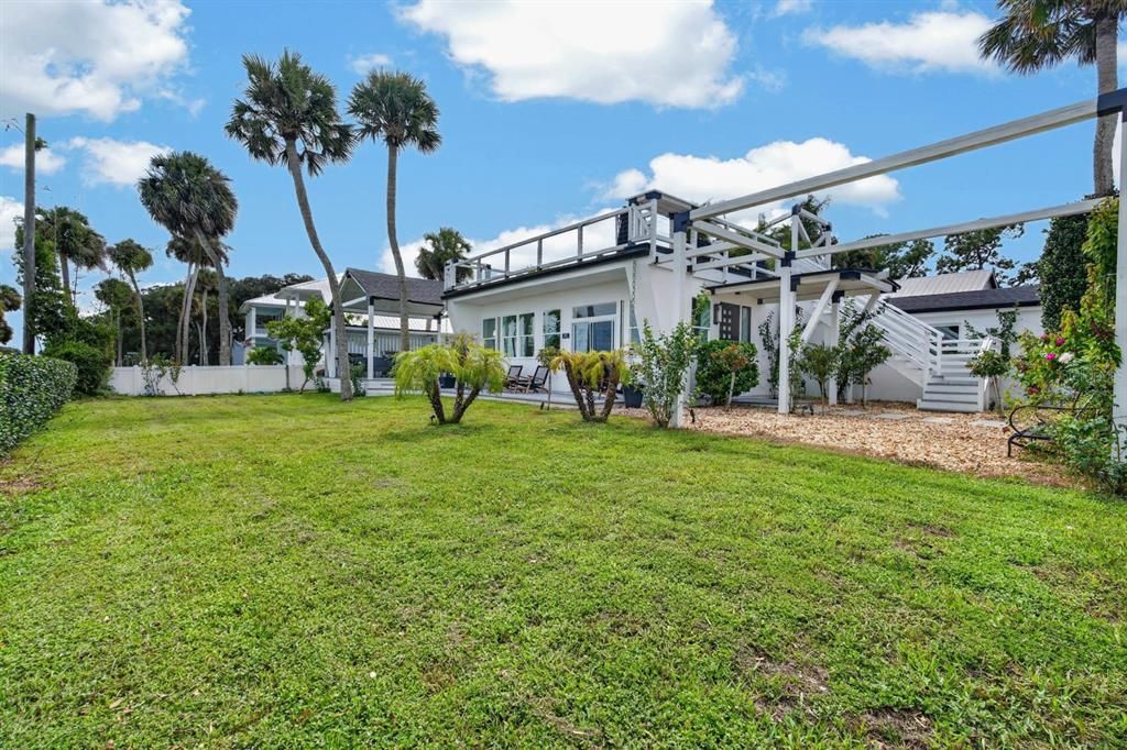 For Sale: $874,000 (3 beds, 3 baths, 2250 Square Feet)