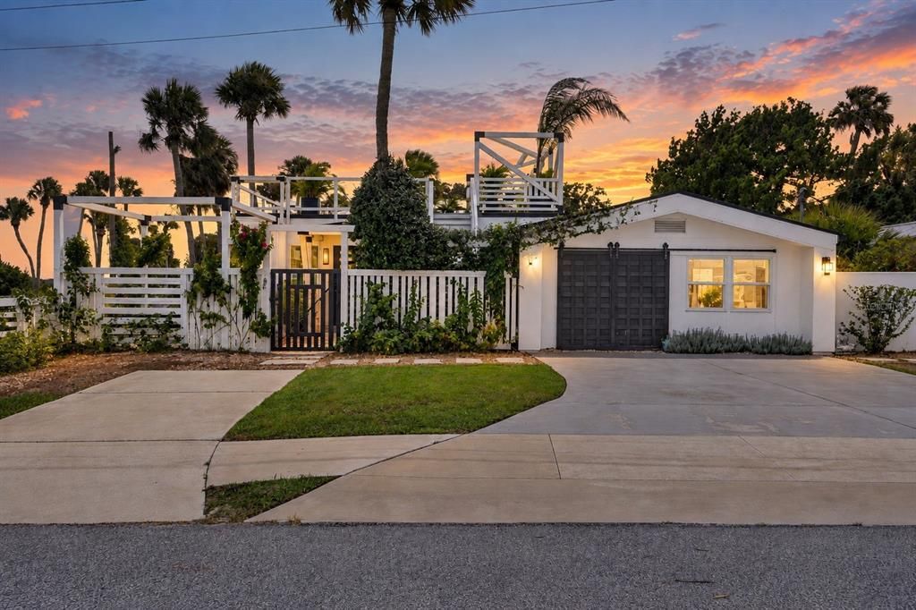 For Sale: $874,000 (3 beds, 3 baths, 2250 Square Feet)