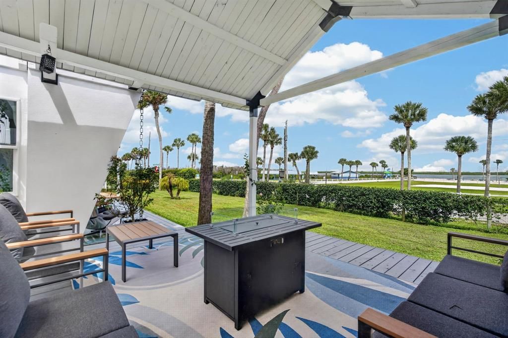 For Sale: $874,000 (3 beds, 3 baths, 2250 Square Feet)