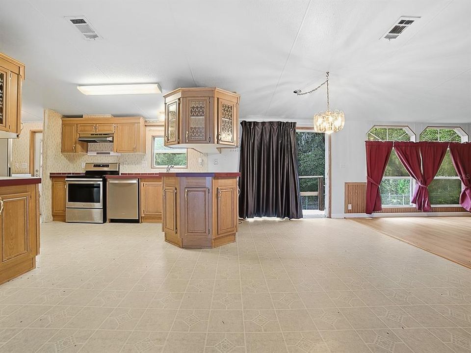 For Sale: $199,000 (4 beds, 2 baths, 1620 Square Feet)