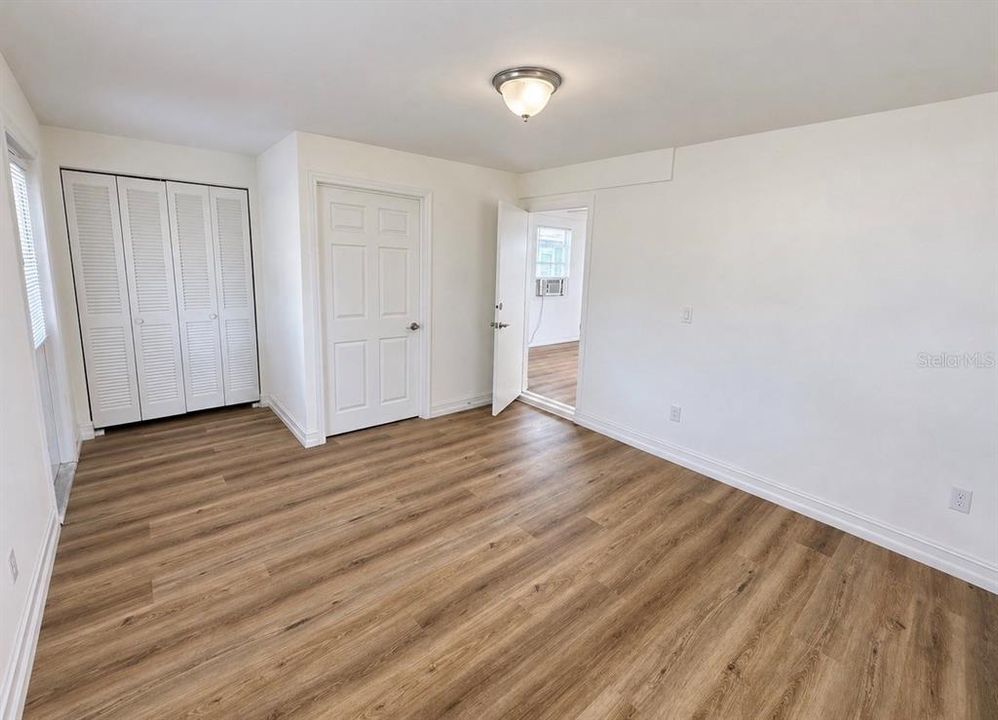 For Sale: $180,000 (3 beds, 1 baths, 952 Square Feet)