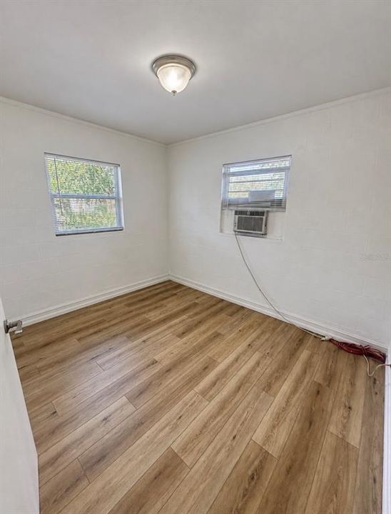 For Sale: $180,000 (3 beds, 1 baths, 952 Square Feet)