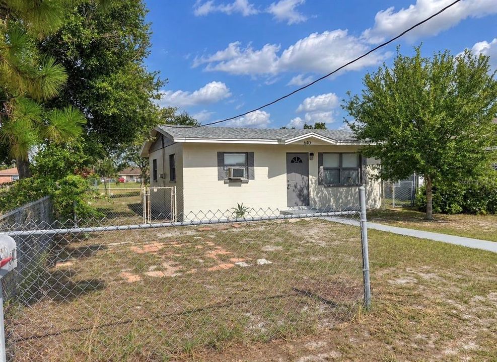 For Sale: $180,000 (3 beds, 1 baths, 952 Square Feet)