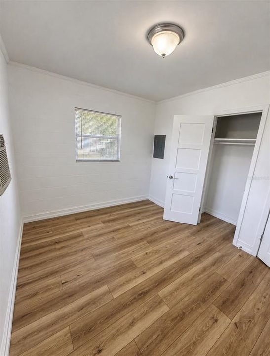 For Sale: $180,000 (3 beds, 1 baths, 952 Square Feet)