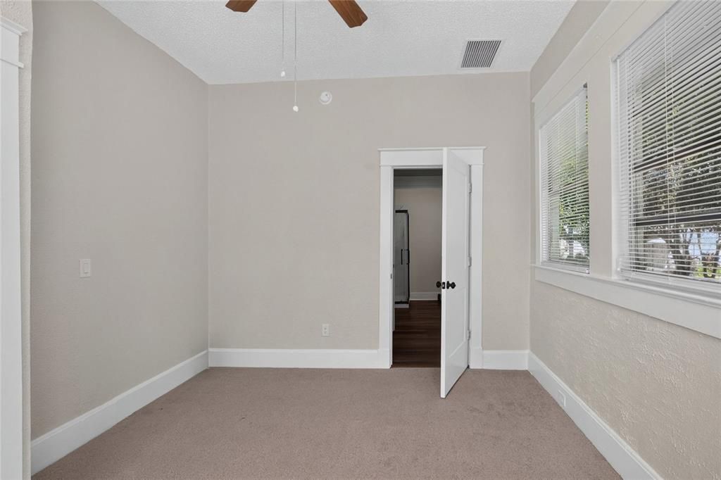 Activo con contrato: $325,000 (3 camas, 2 baños, 1524 Pies cuadrados)