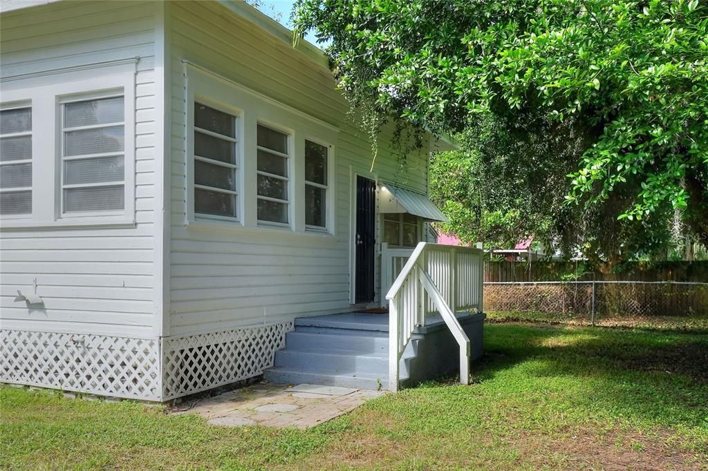 Activo con contrato: $325,000 (3 camas, 2 baños, 1524 Pies cuadrados)