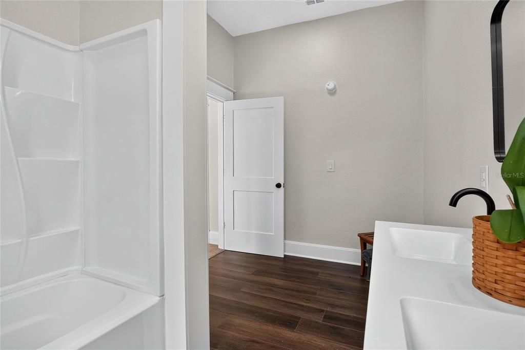 Activo con contrato: $325,000 (3 camas, 2 baños, 1524 Pies cuadrados)