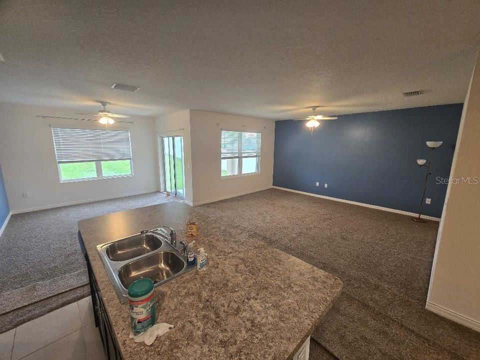 En Venta: $262,000 (3 camas, 2 baños, 1272 Pies cuadrados)