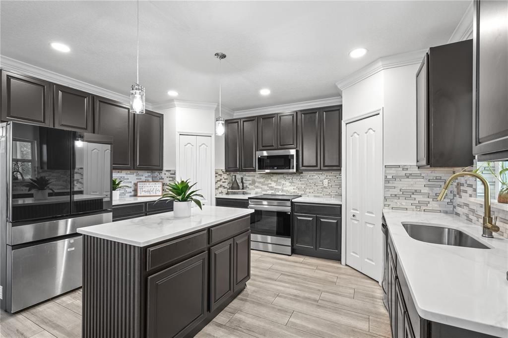 En Venta: $579,000 (4 camas, 3 baños, 3120 Pies cuadrados)