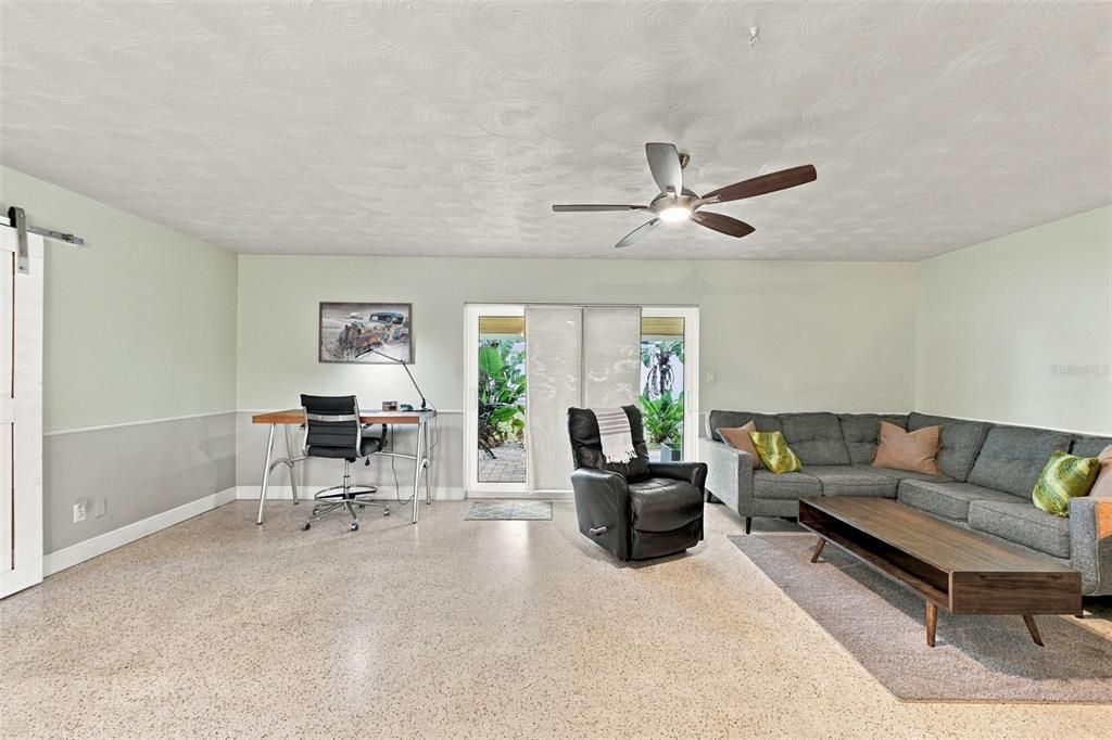 Activo con contrato: $289,000 (2 camas, 1 baños, 1056 Pies cuadrados)
