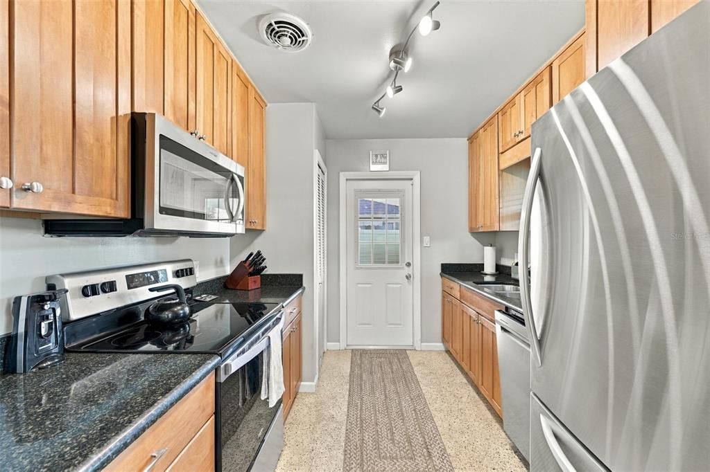 Activo con contrato: $289,000 (2 camas, 1 baños, 1056 Pies cuadrados)