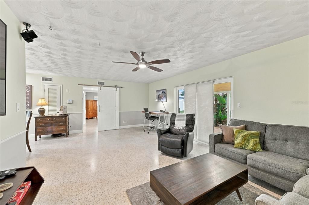 Activo con contrato: $289,000 (2 camas, 1 baños, 1056 Pies cuadrados)