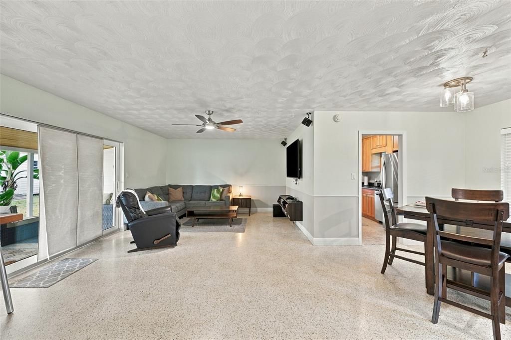 Activo con contrato: $289,000 (2 camas, 1 baños, 1056 Pies cuadrados)