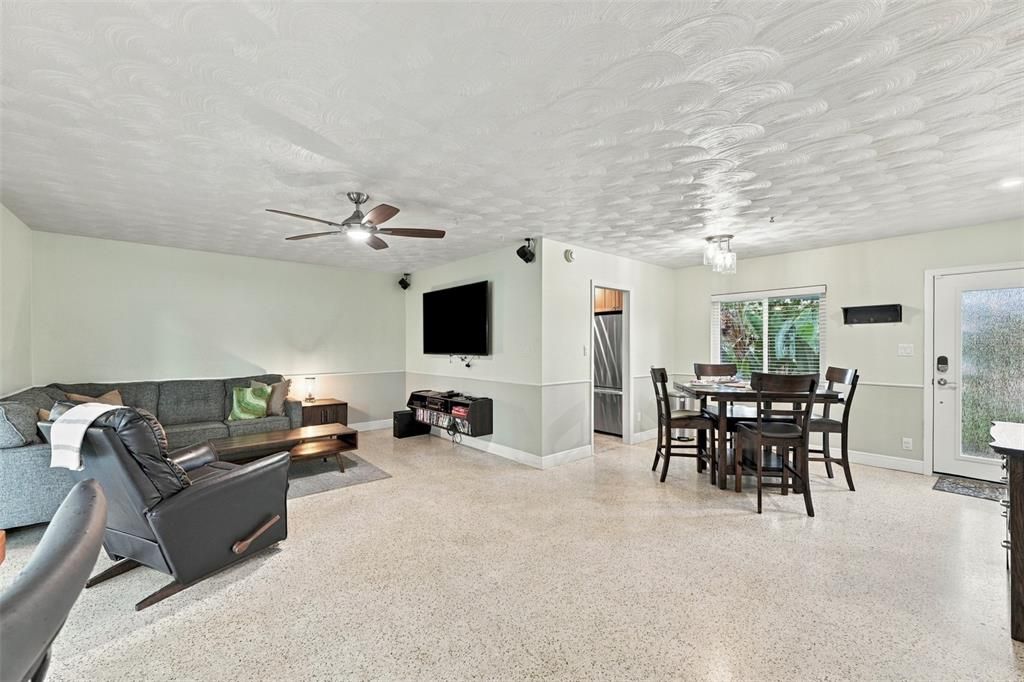 Activo con contrato: $289,000 (2 camas, 1 baños, 1056 Pies cuadrados)