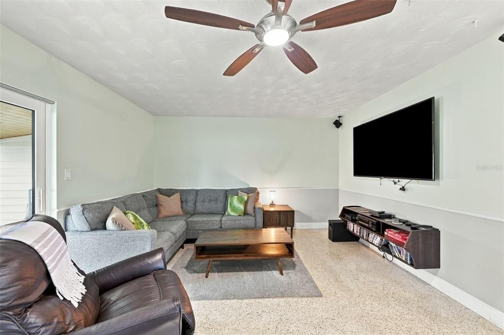 Activo con contrato: $289,000 (2 camas, 1 baños, 1056 Pies cuadrados)
