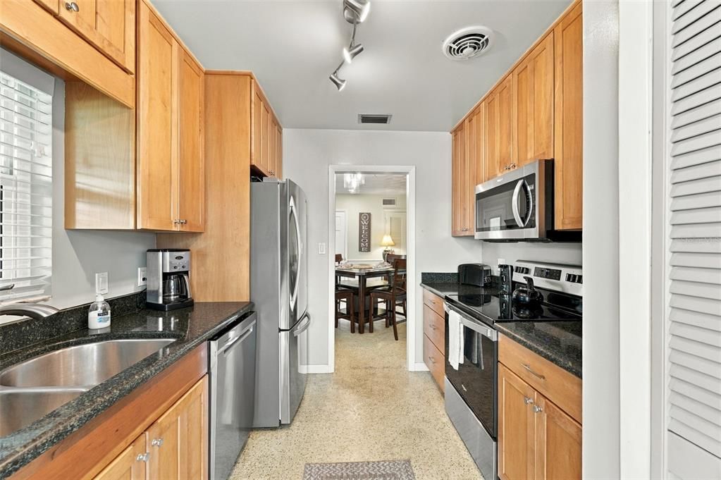 Activo con contrato: $289,000 (2 camas, 1 baños, 1056 Pies cuadrados)