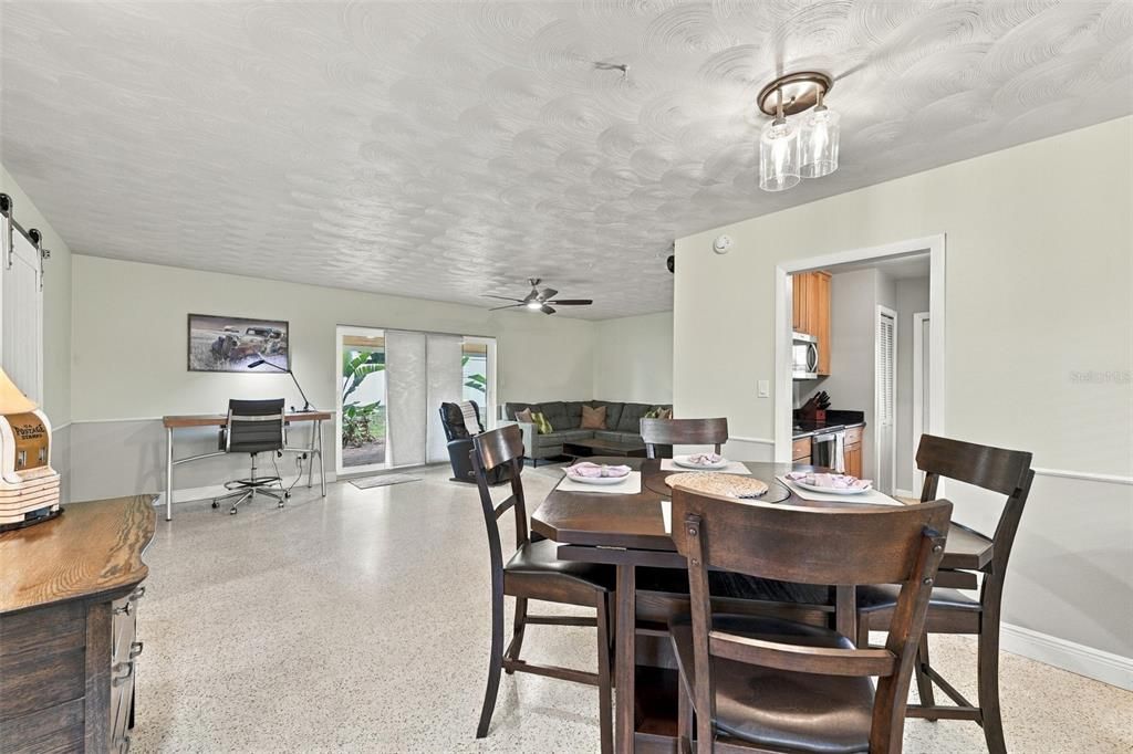 Activo con contrato: $289,000 (2 camas, 1 baños, 1056 Pies cuadrados)
