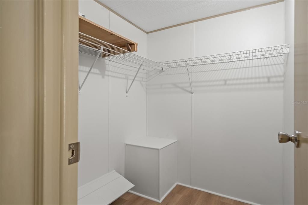 For Sale: $149,900 (2 beds, 2 baths, 1043 Square Feet)