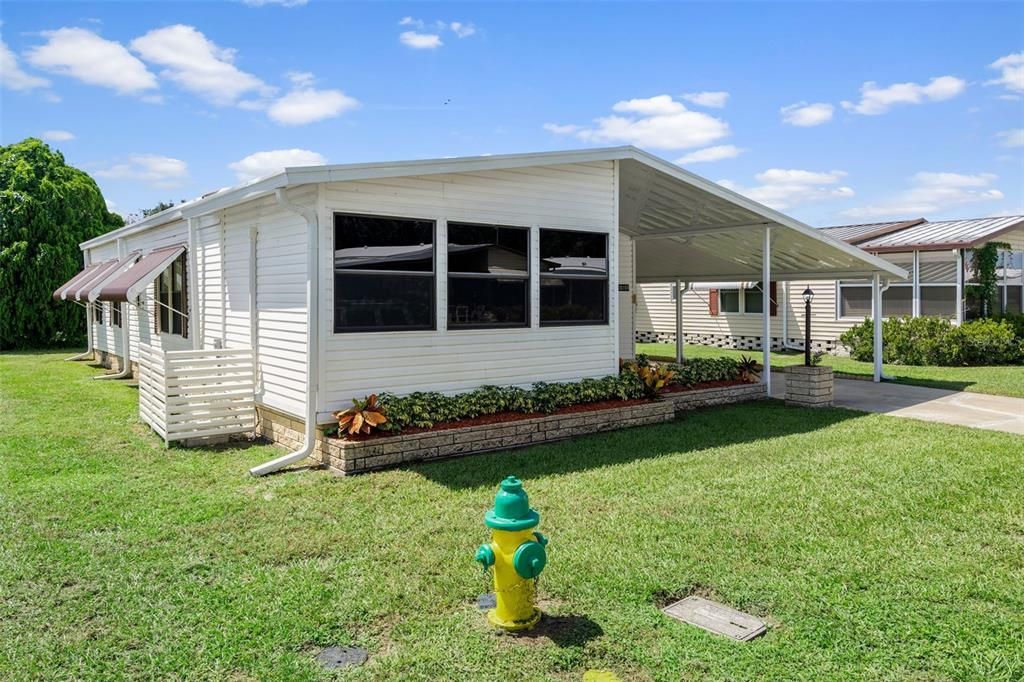 For Sale: $149,900 (2 beds, 2 baths, 1043 Square Feet)