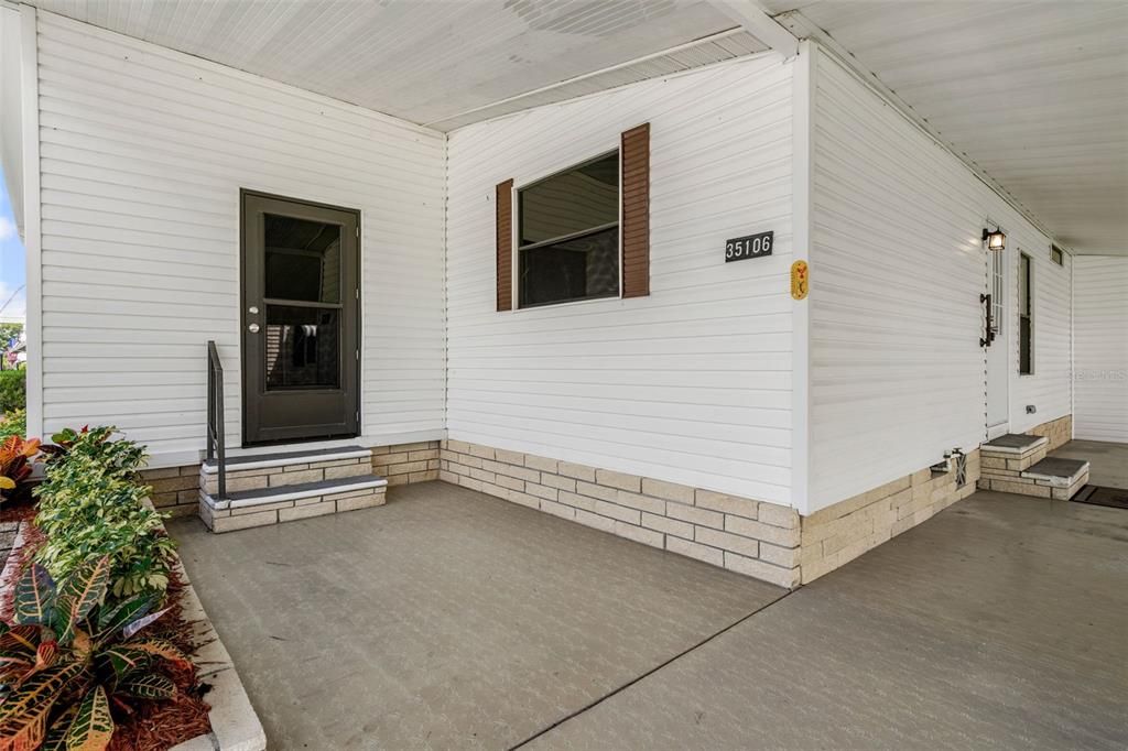 For Sale: $149,900 (2 beds, 2 baths, 1043 Square Feet)